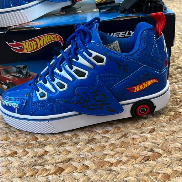 Heelys Blue Roller Shoes - Picture 2 of 16